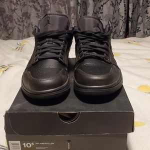 Mens 10.5 Black Nike Air Jordan low top